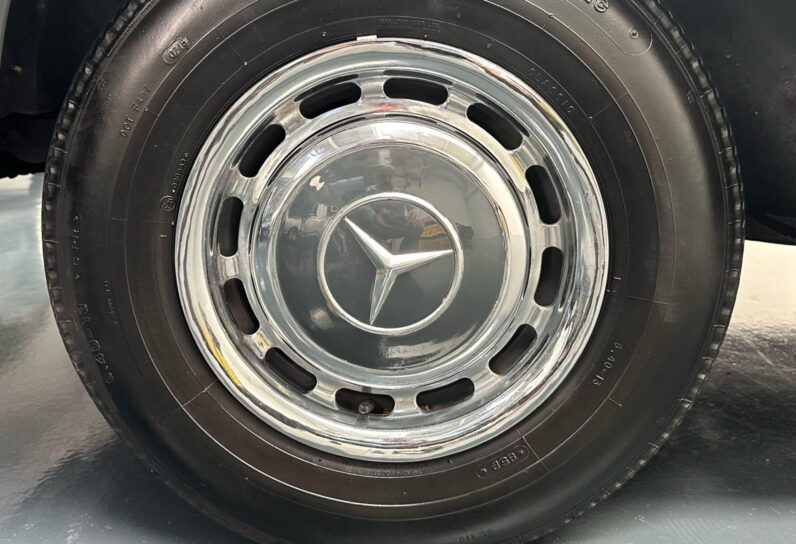 Mercedes-Benz 180B Ponton