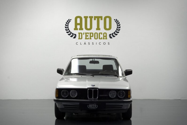 BMW 323i (E21)