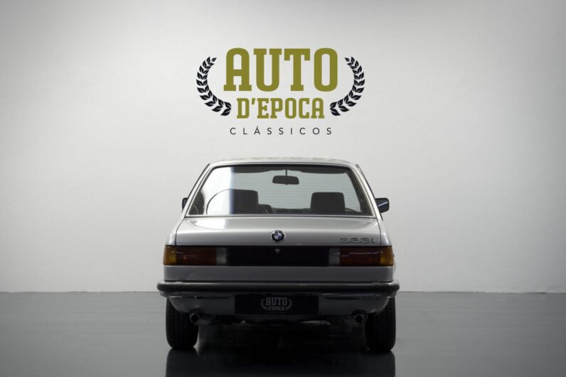 BMW 323i (E21)